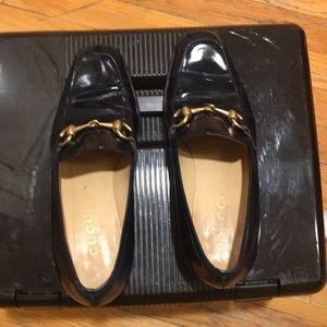 Gucci navy patent leather loafers with gold bit